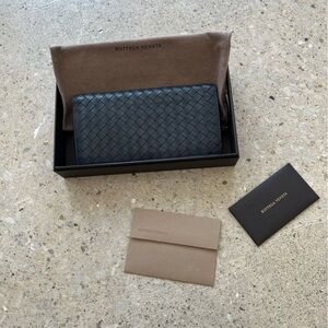 NWT Bottega Veneta Intrecciato Long Travel Bifold Wallet